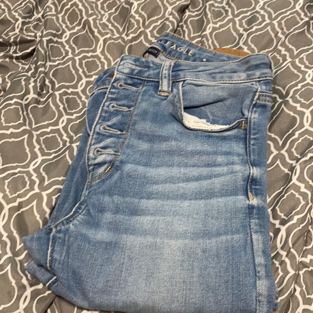 AEO skinny blue jeans button up